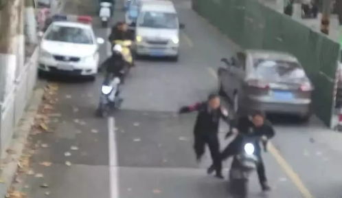 墨西哥女子砸车被司机当街射杀
